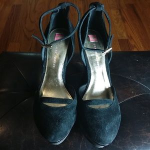 Elaine Turner Black Wedges